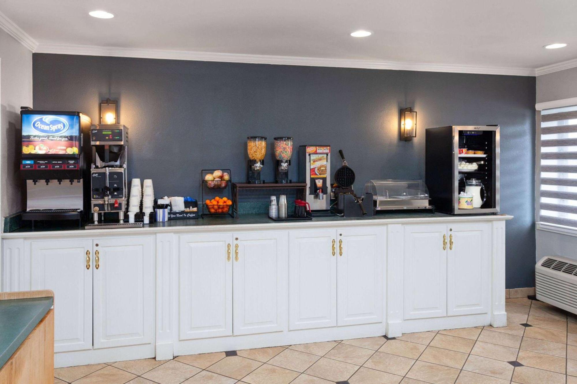 La Quinta Inn By Wyndham Cleveland Independence Bagian luar foto