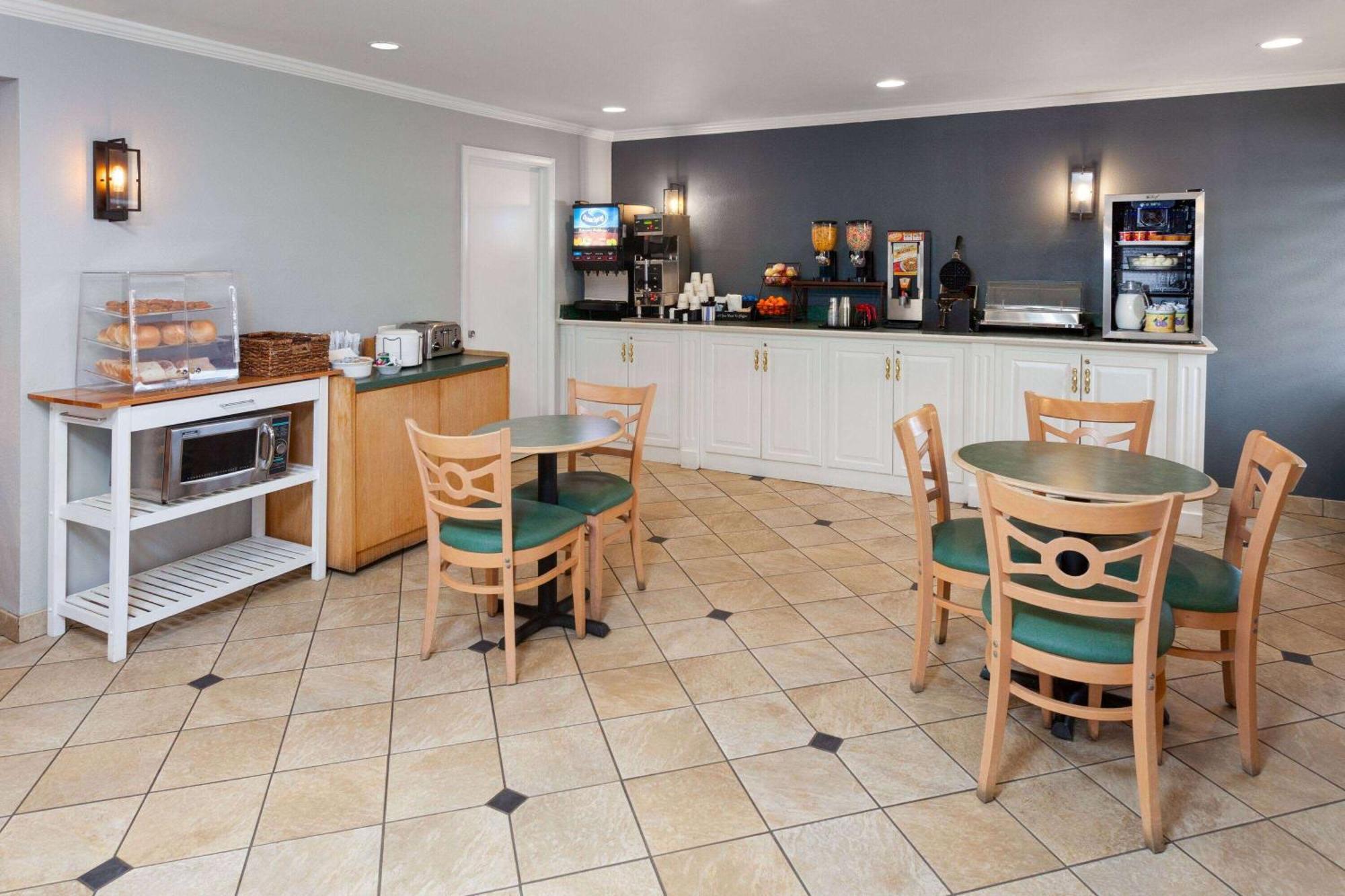 La Quinta Inn By Wyndham Cleveland Independence Bagian luar foto