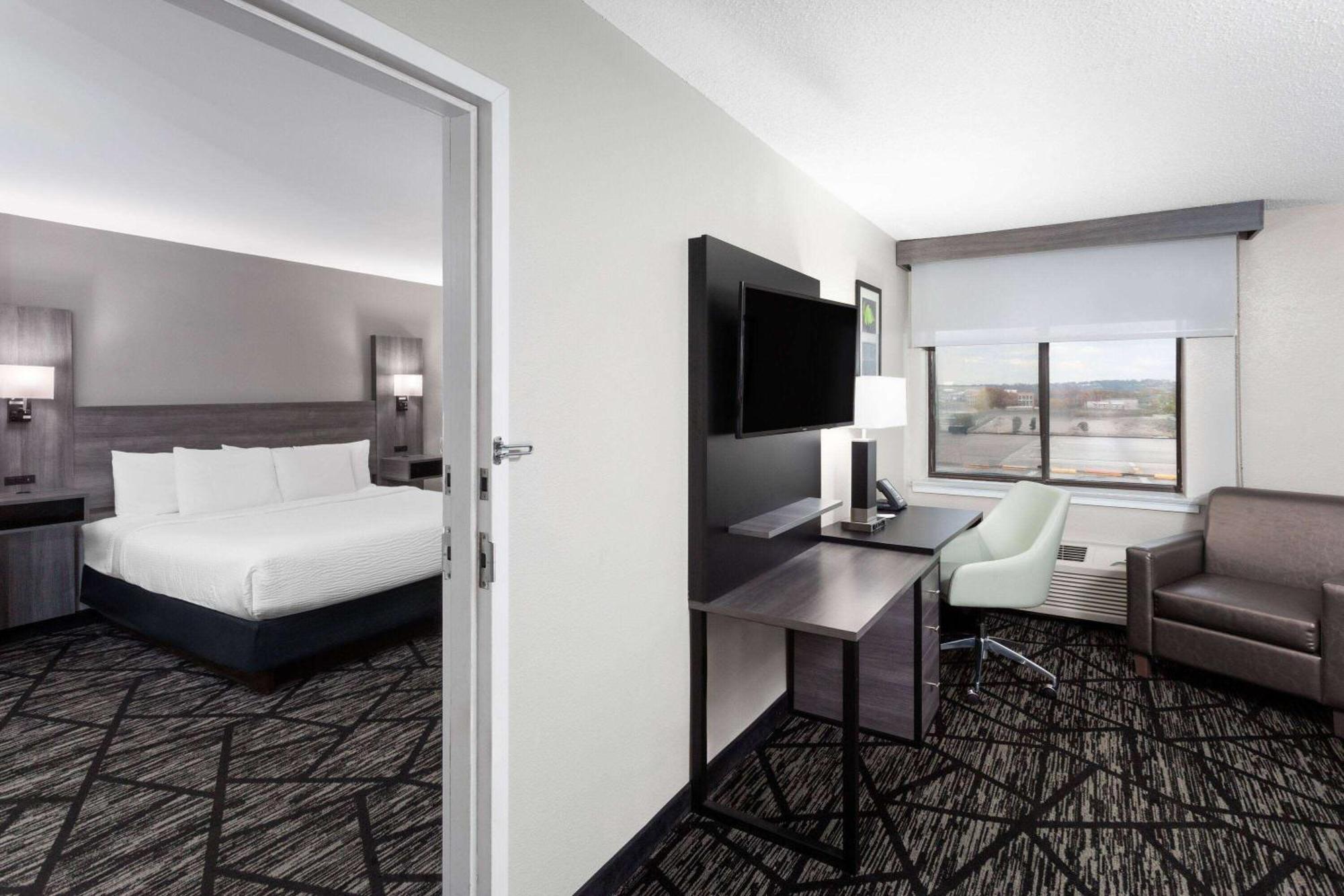La Quinta Inn By Wyndham Cleveland Independence Bagian luar foto