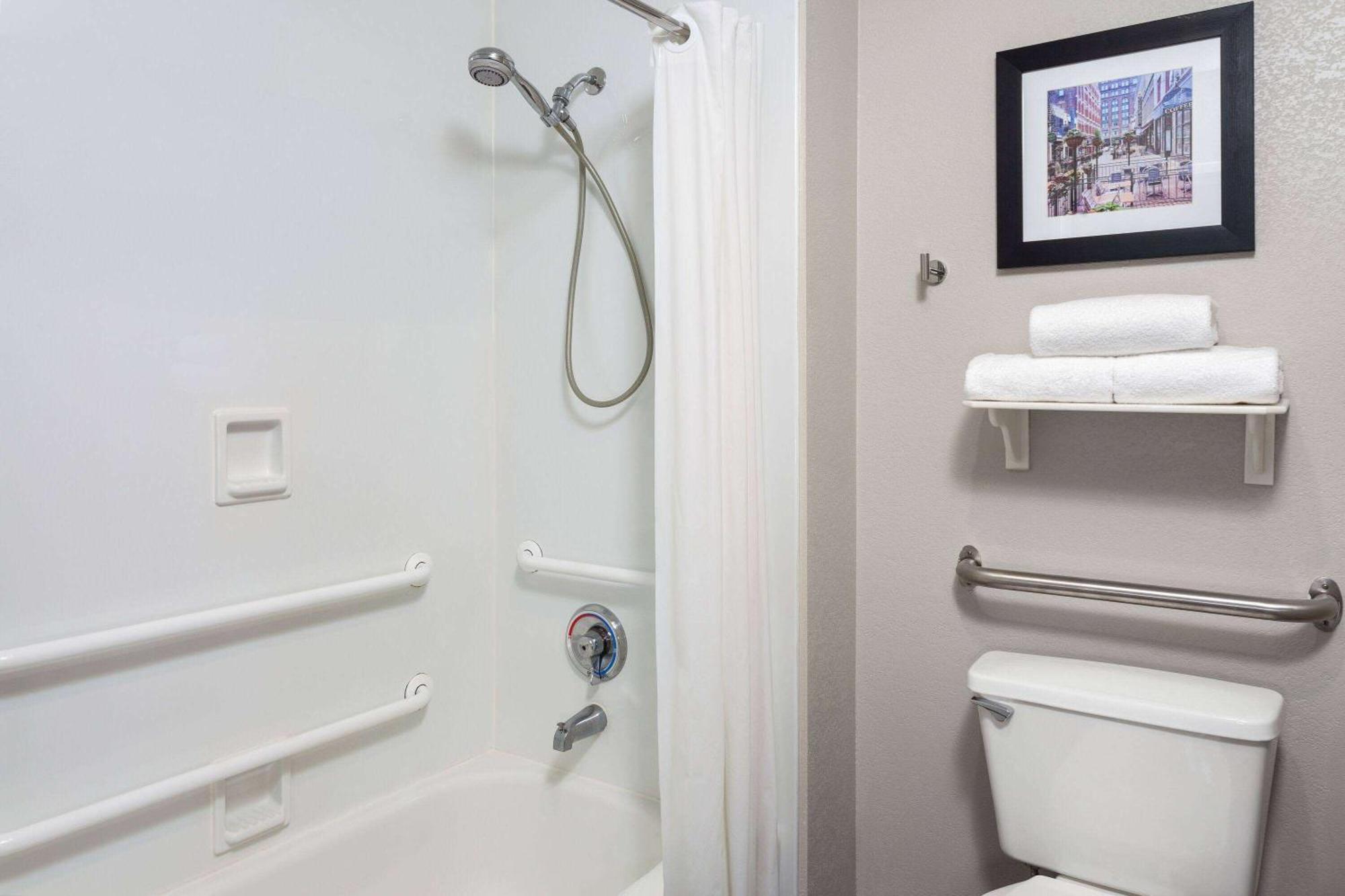 La Quinta Inn By Wyndham Cleveland Independence Bagian luar foto