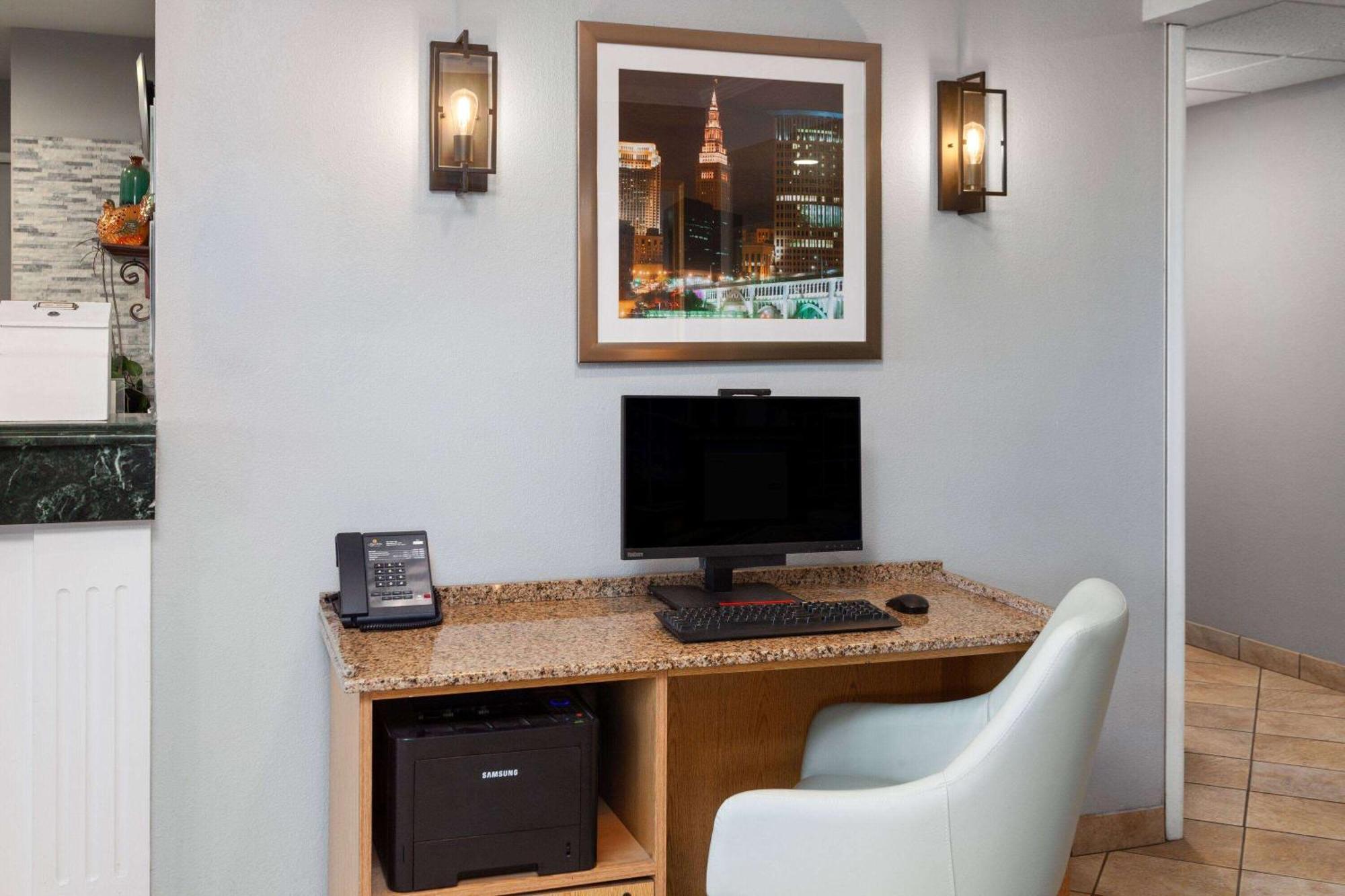 La Quinta Inn By Wyndham Cleveland Independence Bagian luar foto