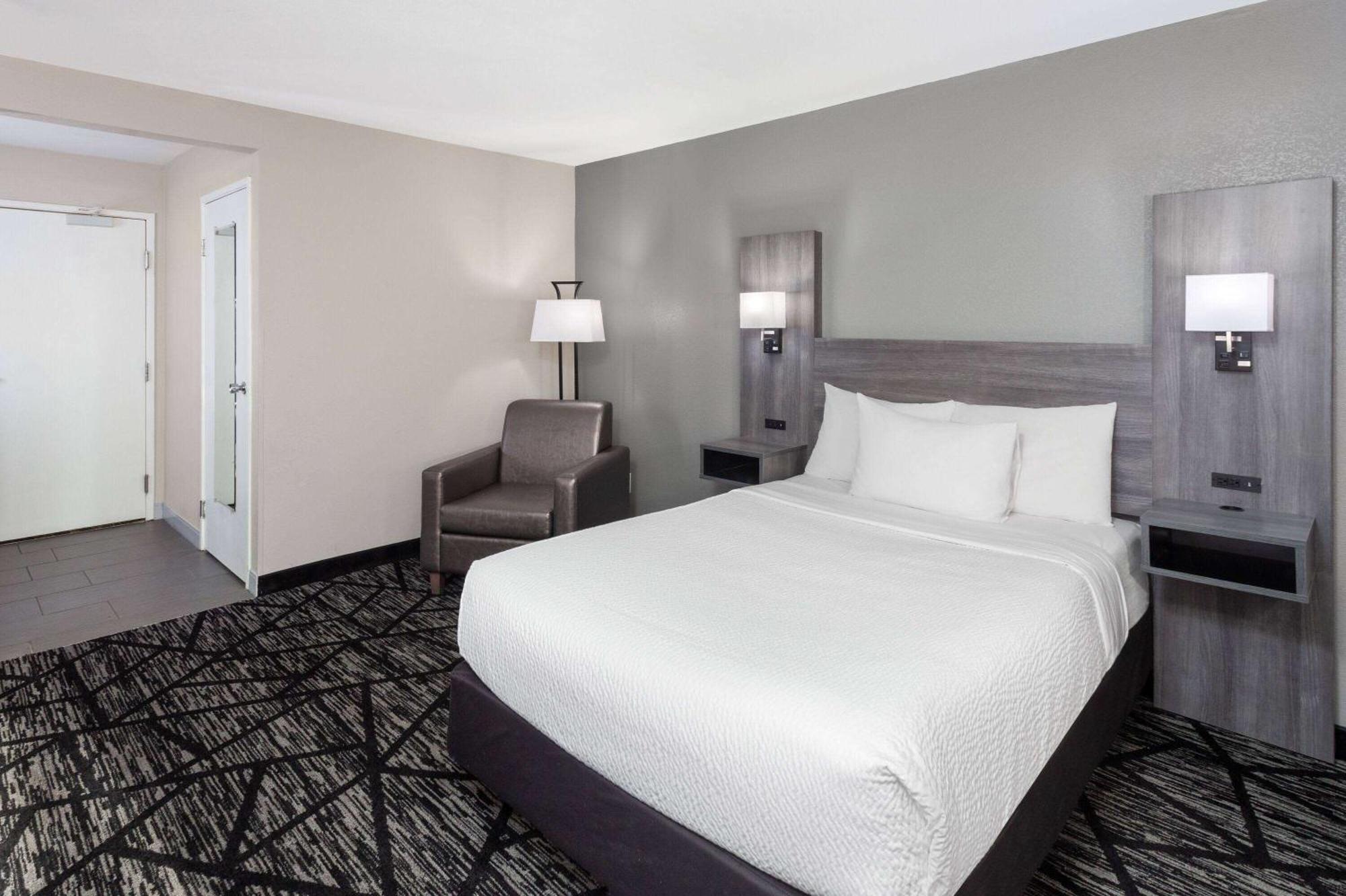 La Quinta Inn By Wyndham Cleveland Independence Bagian luar foto
