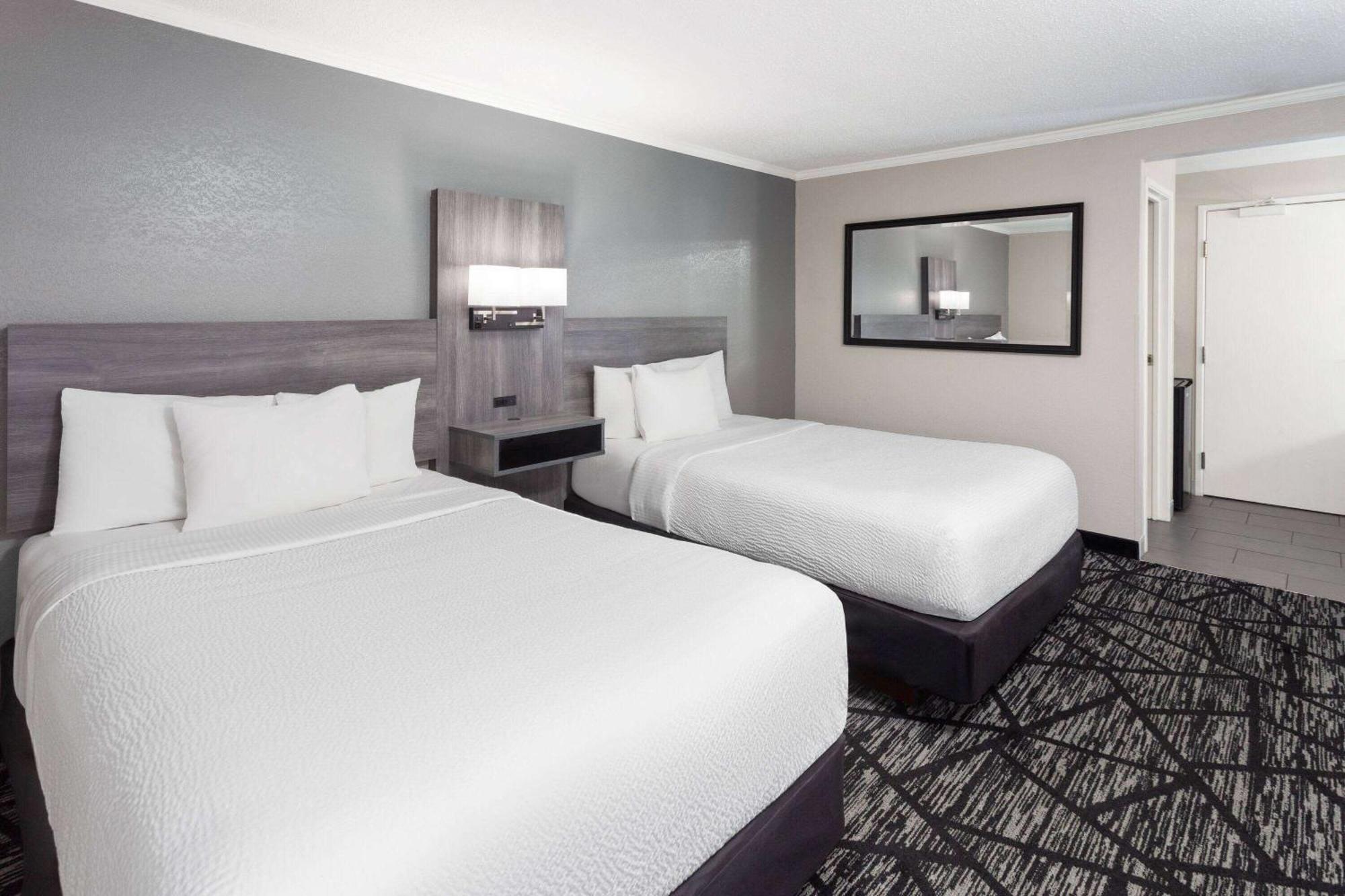 La Quinta Inn By Wyndham Cleveland Independence Bagian luar foto