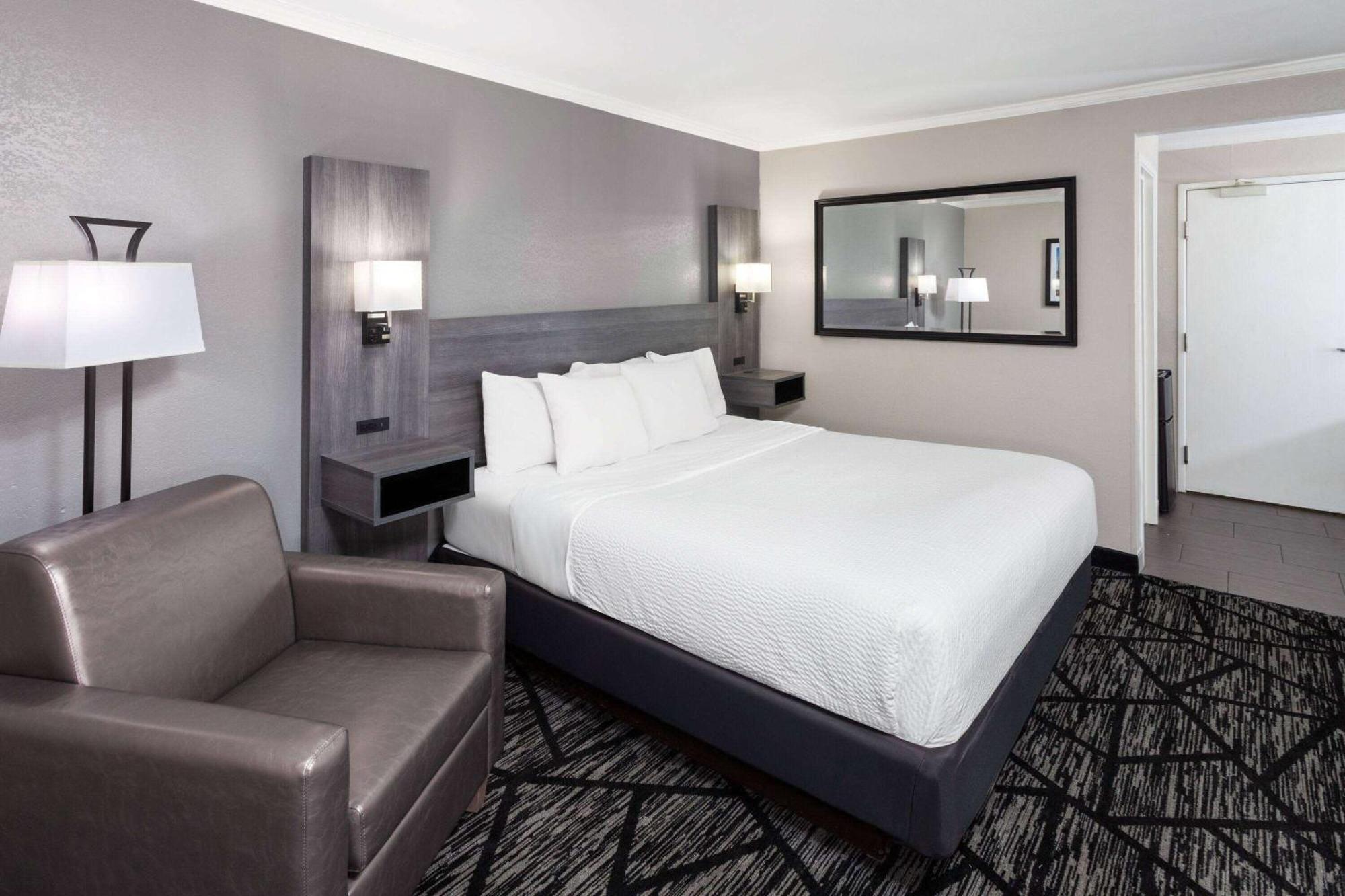 La Quinta Inn By Wyndham Cleveland Independence Bagian luar foto