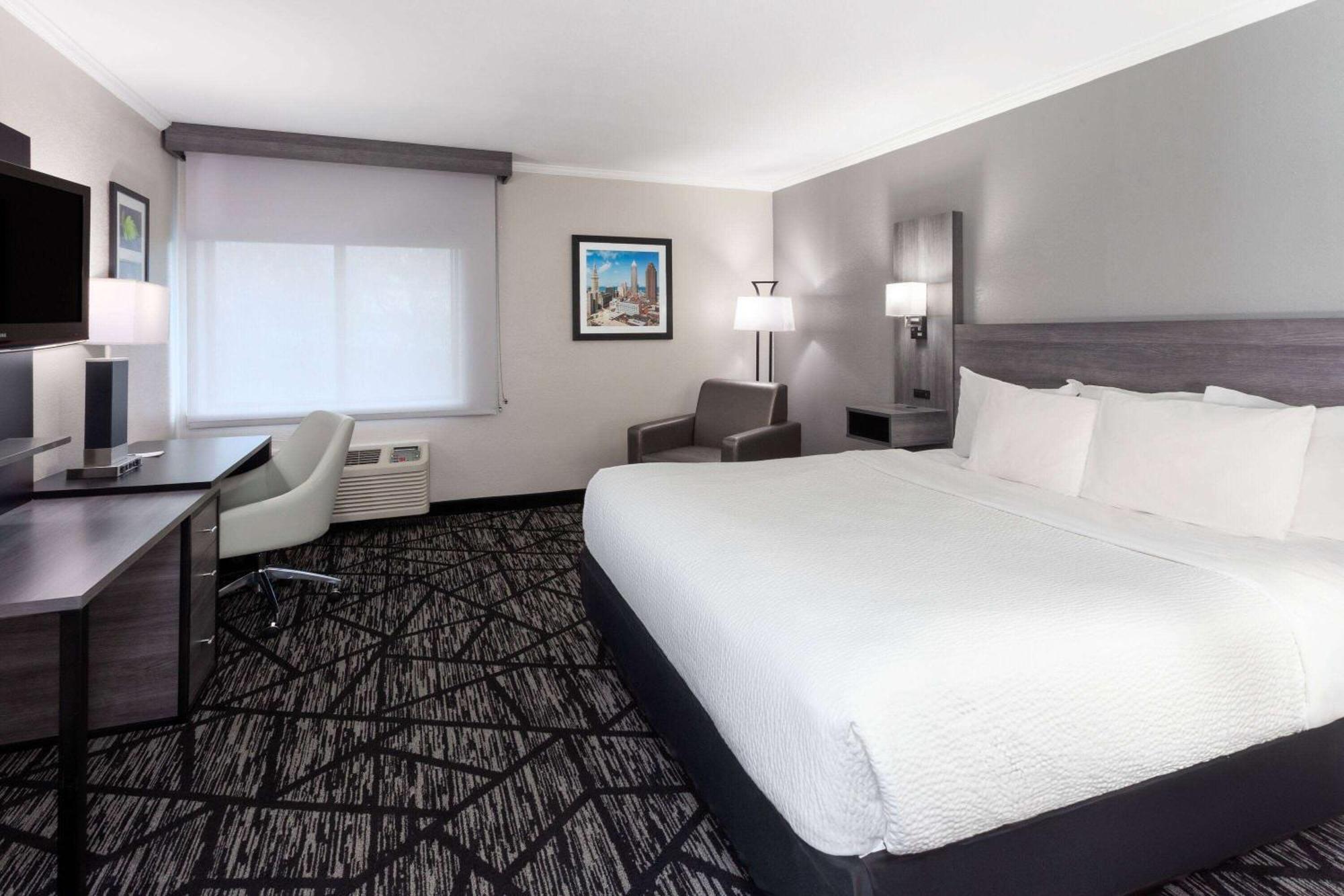 La Quinta Inn By Wyndham Cleveland Independence Bagian luar foto