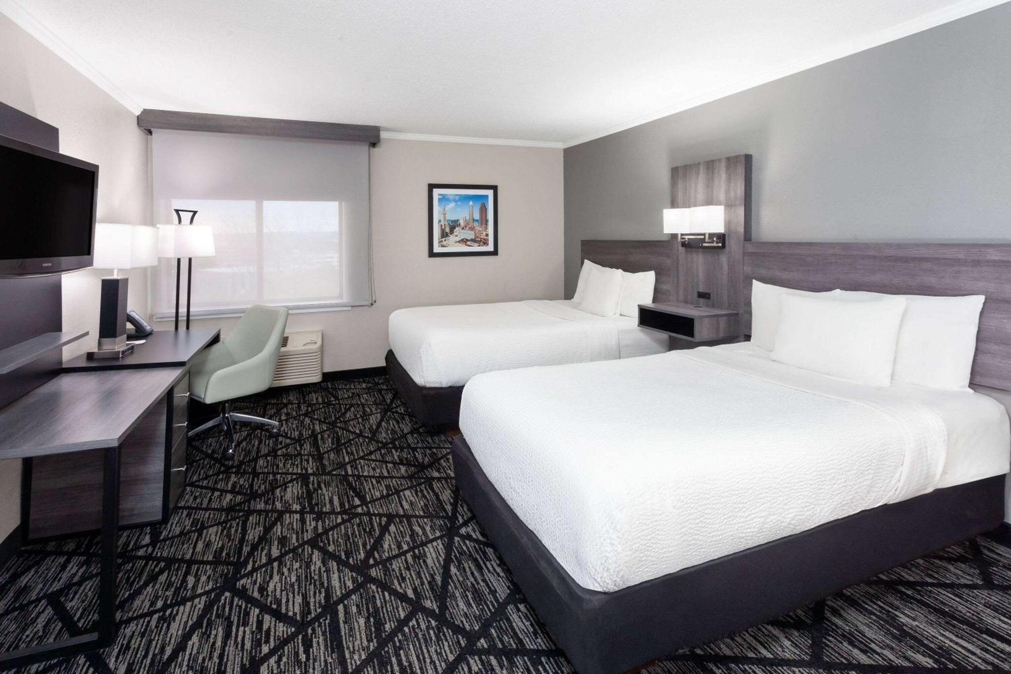 La Quinta Inn By Wyndham Cleveland Independence Bagian luar foto