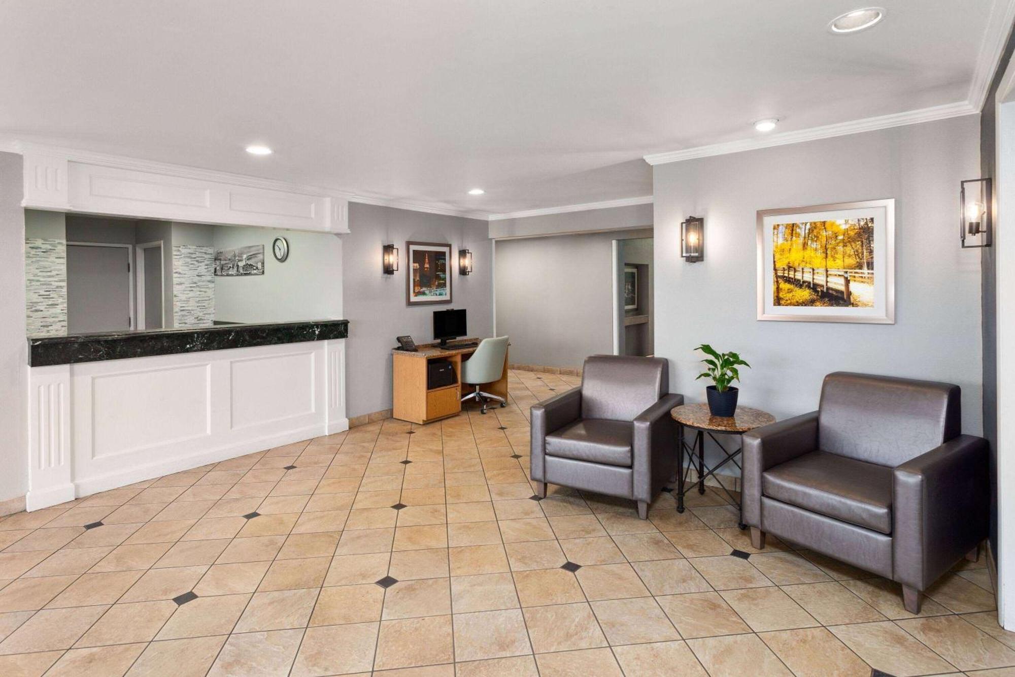 La Quinta Inn By Wyndham Cleveland Independence Bagian luar foto