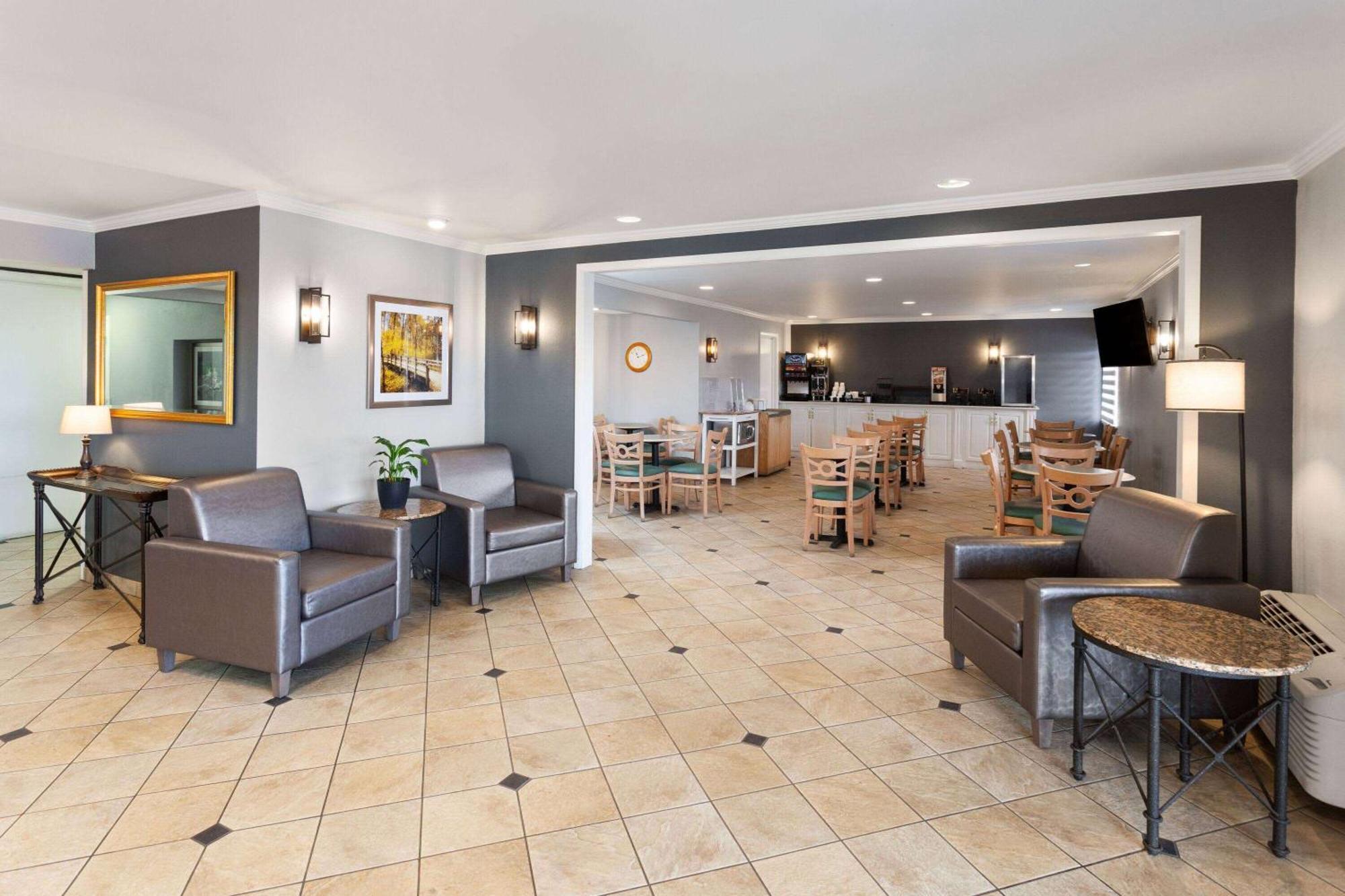 La Quinta Inn By Wyndham Cleveland Independence Bagian luar foto